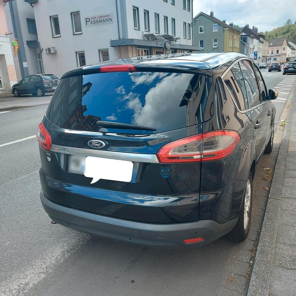 Ford S-Max 2011 — rear view