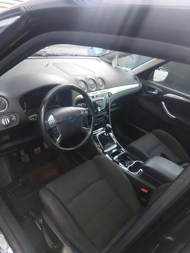 Ford S-Max 2011 — photo 9