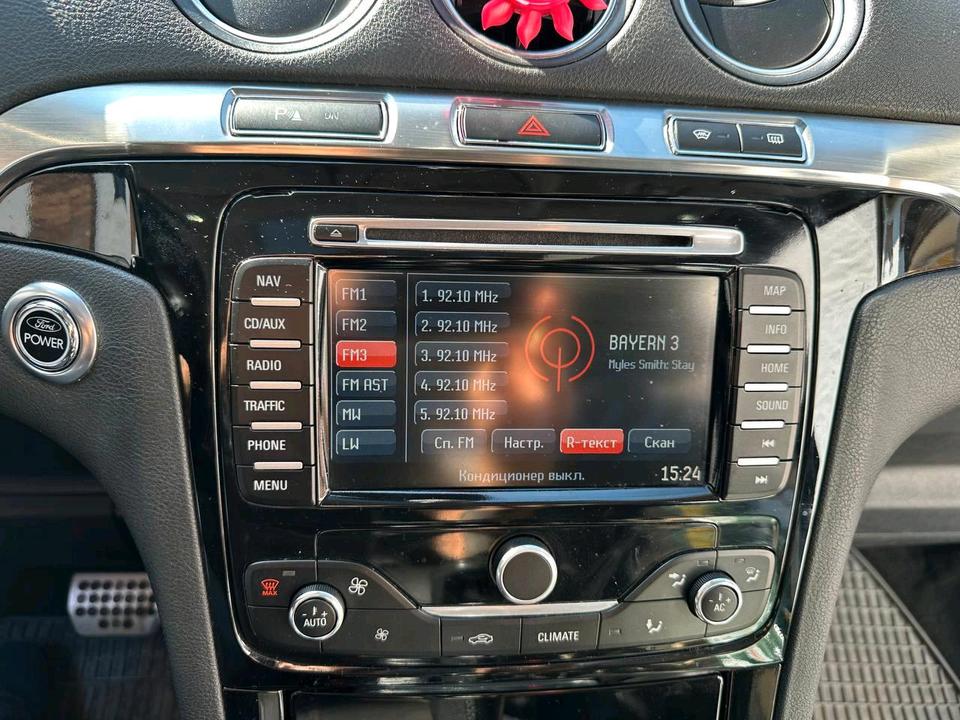 Ford S-Max 2011 — photo 11