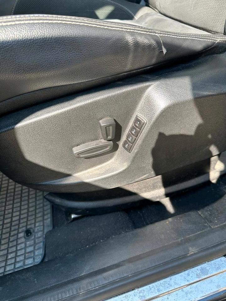 Ford S-Max 2011 — photo 15