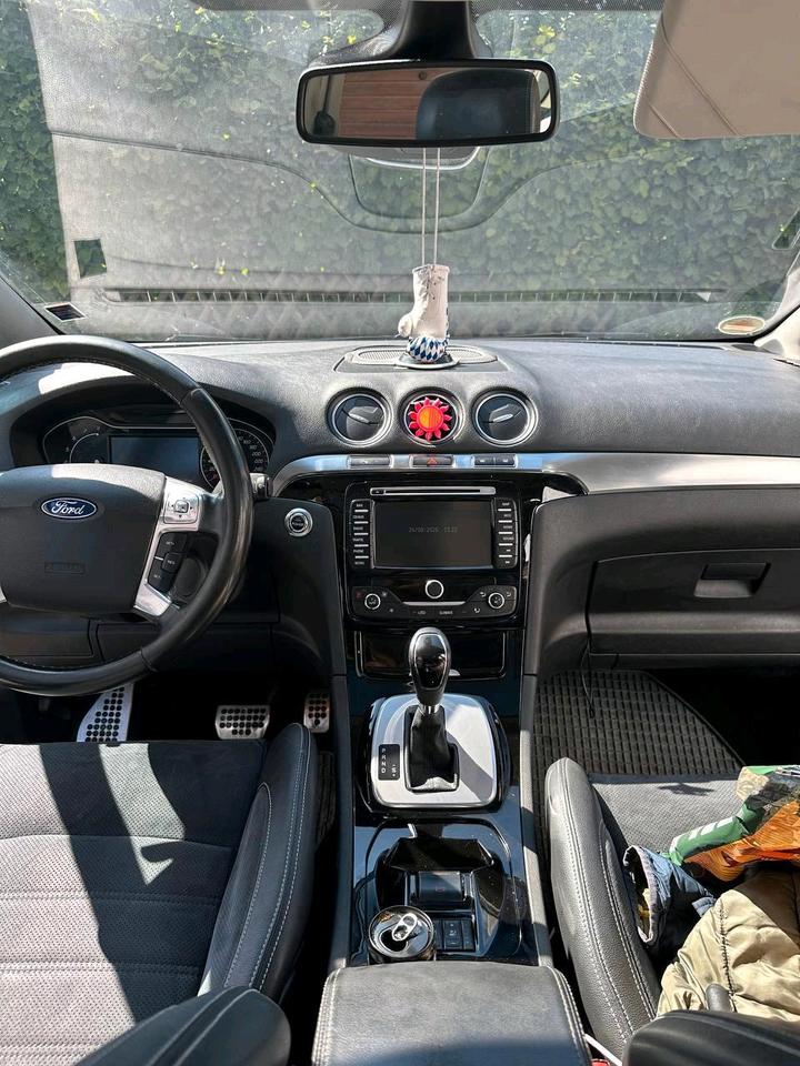 Ford S-Max 2011 — photo 17