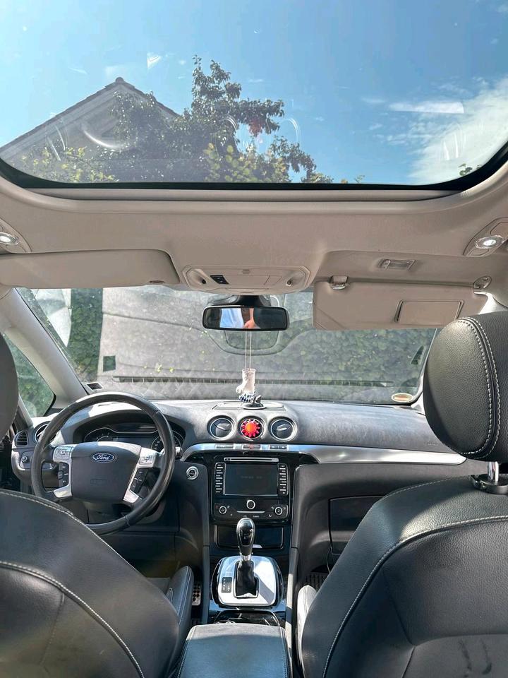 Ford S-Max 2011 — photo 20