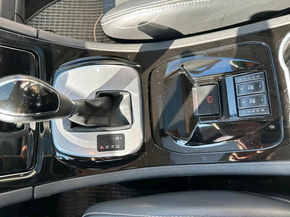 Ford S-Max 2011 — photo 9