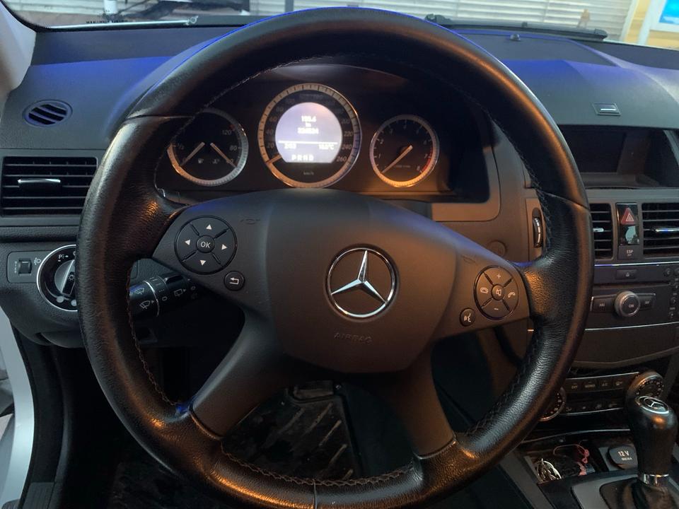 Mercedes Benz C 200 2008 — interior