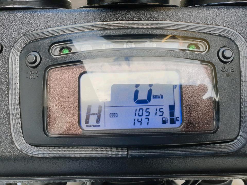 Suzuki kingQuad 750 ccm 2011 — interior