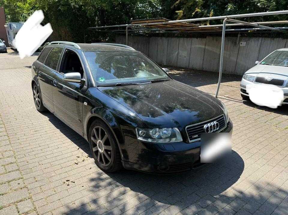 Audi A4 2004 — rear view