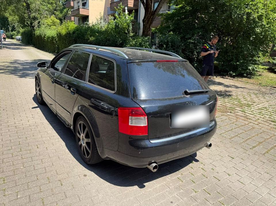 Audi A4 2004 — engine