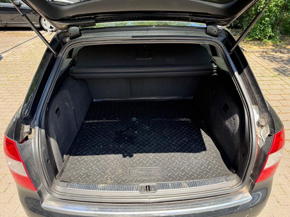 Audi A4 2004 — photo 5