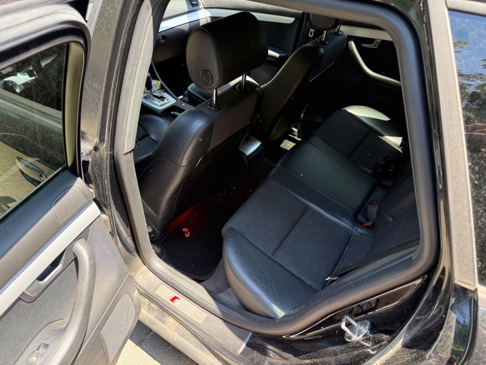 Audi A4 2004 — photo 7