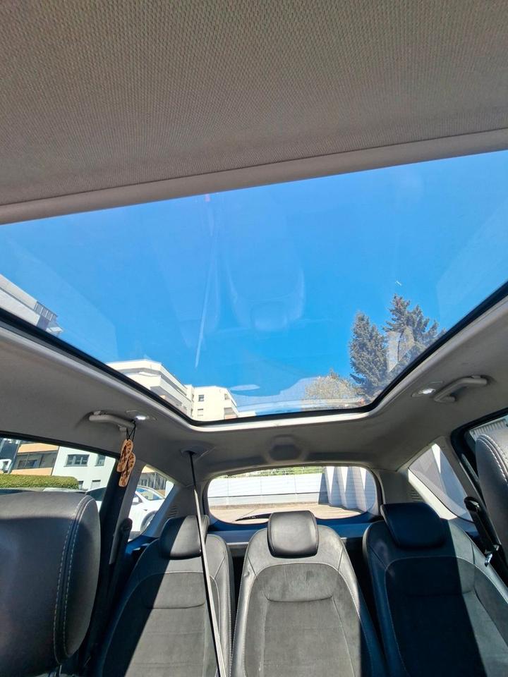 Ford S-Max 2011 — photo 11