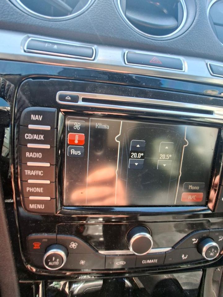 Ford S-Max 2011 — photo 15