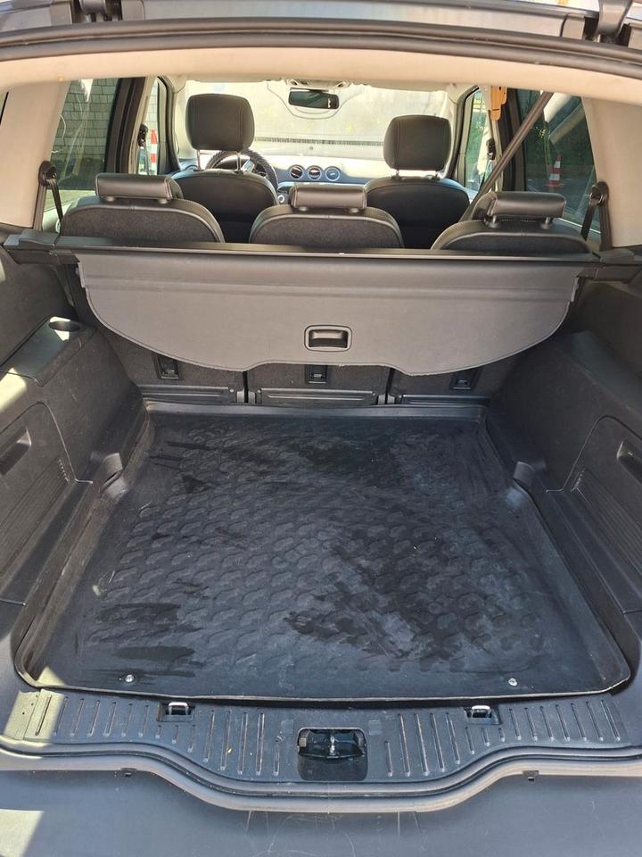 Ford S-Max 2011 — photo 8
