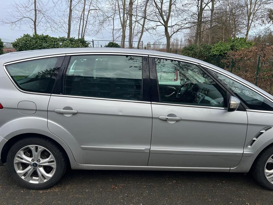 Ford S-Max 2010 — photo 13