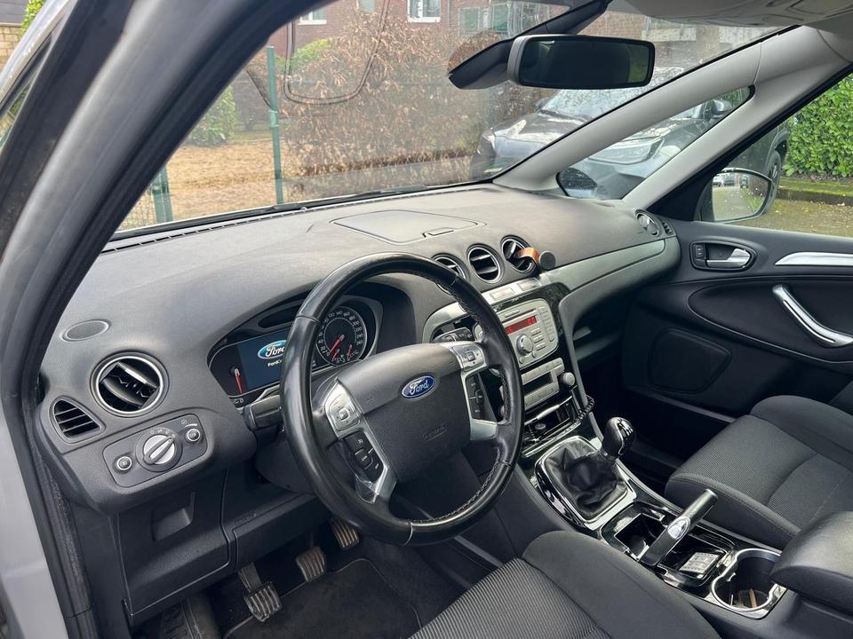 Ford S-Max 2010 — interior