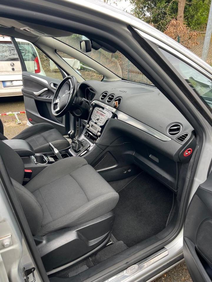 Ford S-Max 2010 — photo 8