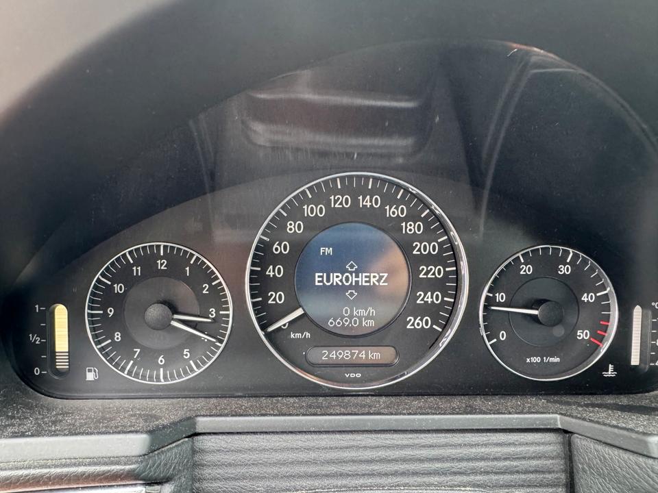 Mercedes Benz E 200 2008 — photo 10