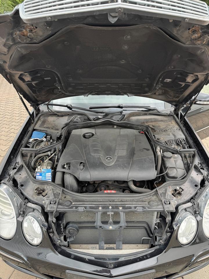 Mercedes Benz E 200 2008 — photo 12