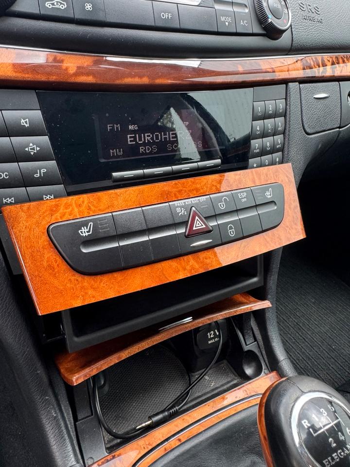 Mercedes Benz E 200 2008 — photo 13