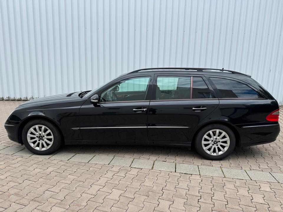 Mercedes Benz E 200 2008 — rear view