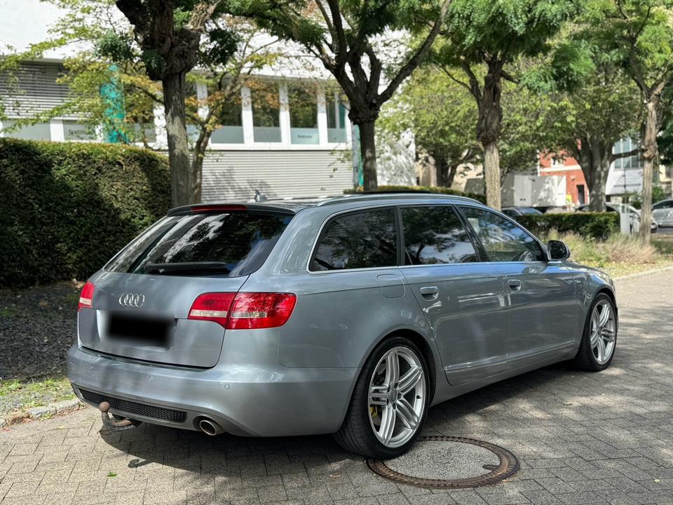 Audi A6 2011 — салон