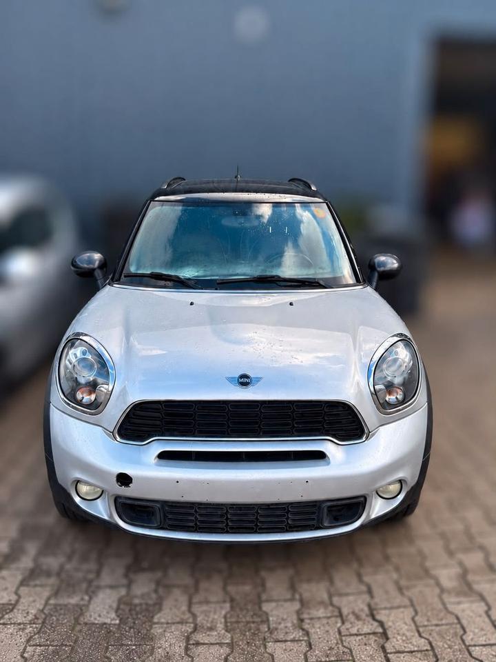 Mini Cooper S 2012 — rear view