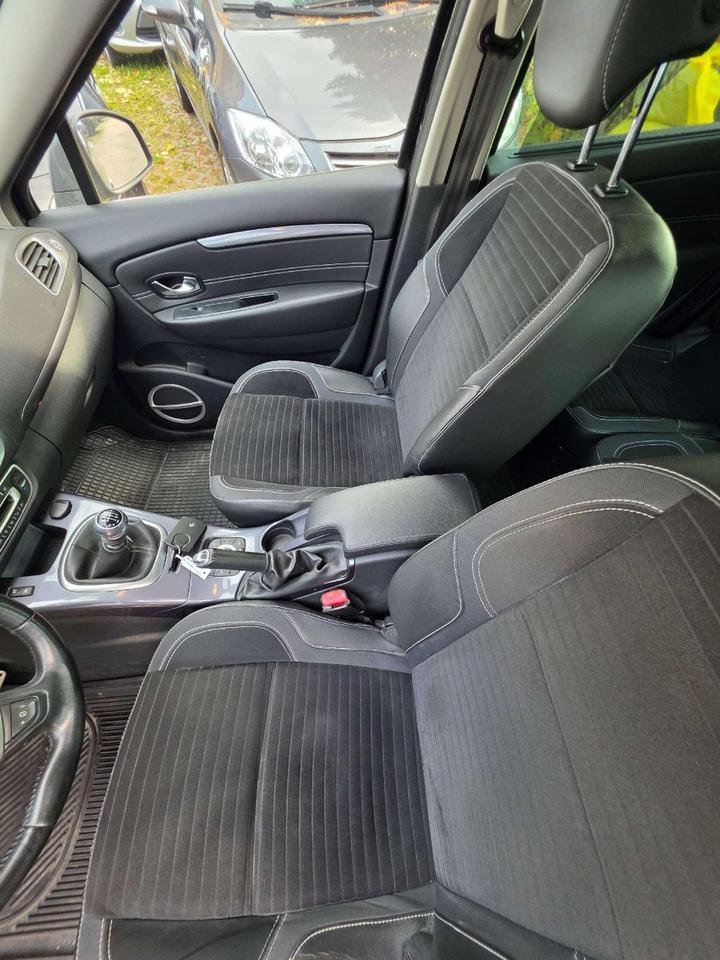 Renault Grand Scenic 2014 — photo 12