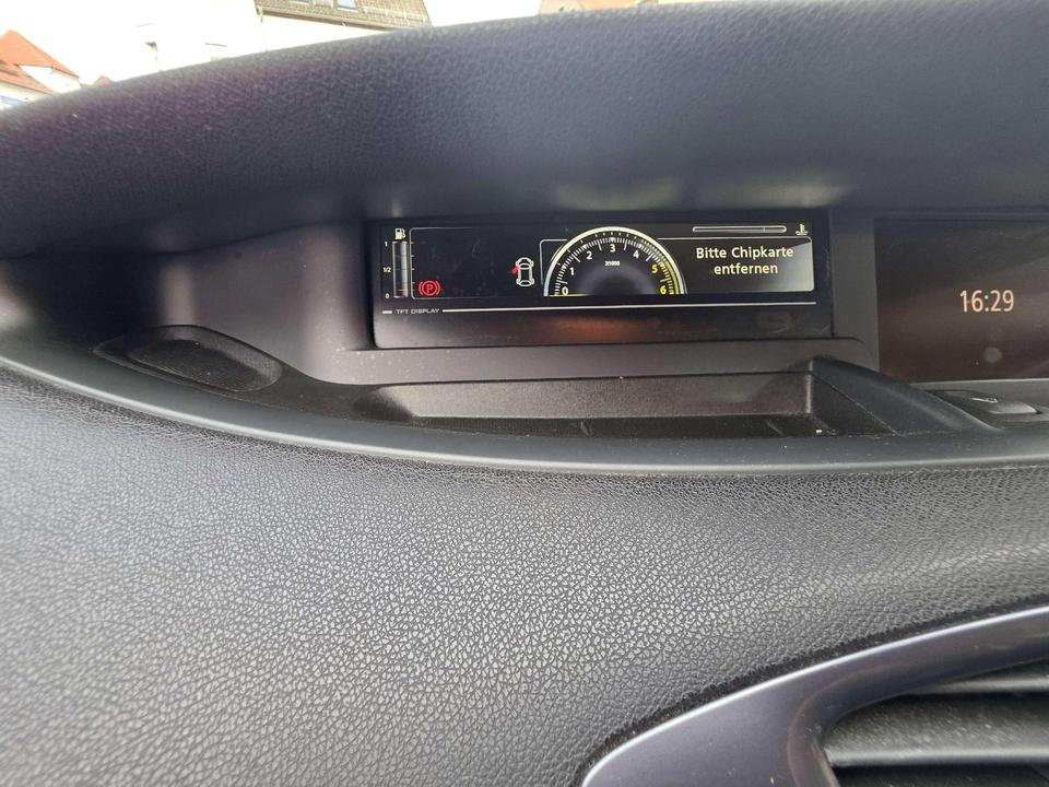 Renault Grand Scenic 2014 — photo 13