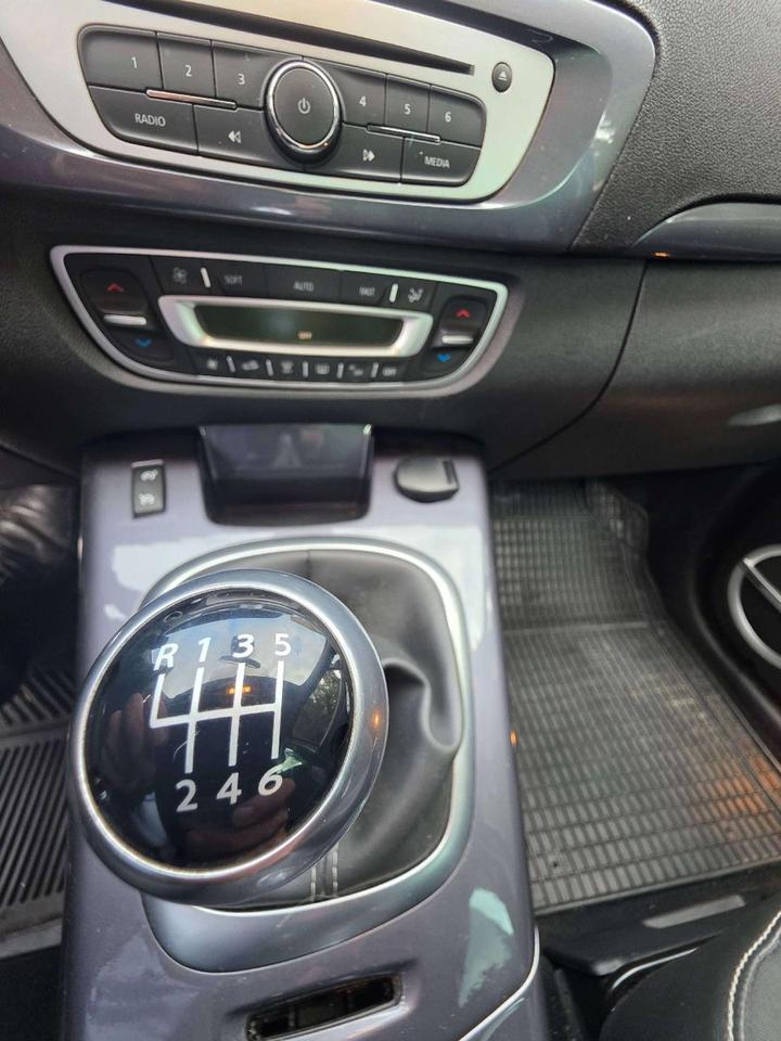 Renault Grand Scenic 2014 — photo 15
