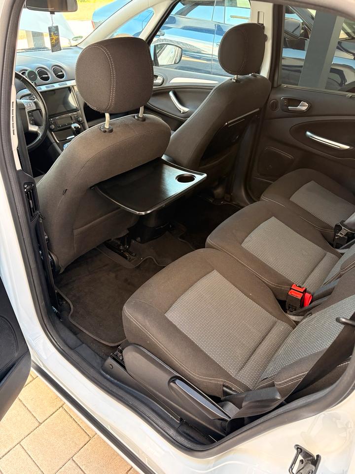Ford S-Max 2011 — photo 14