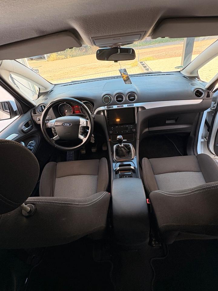 Ford S-Max 2011 — photo 9