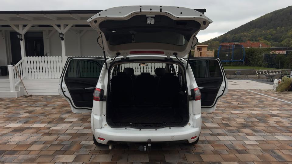 Ford S-Max 2010 — photo 12