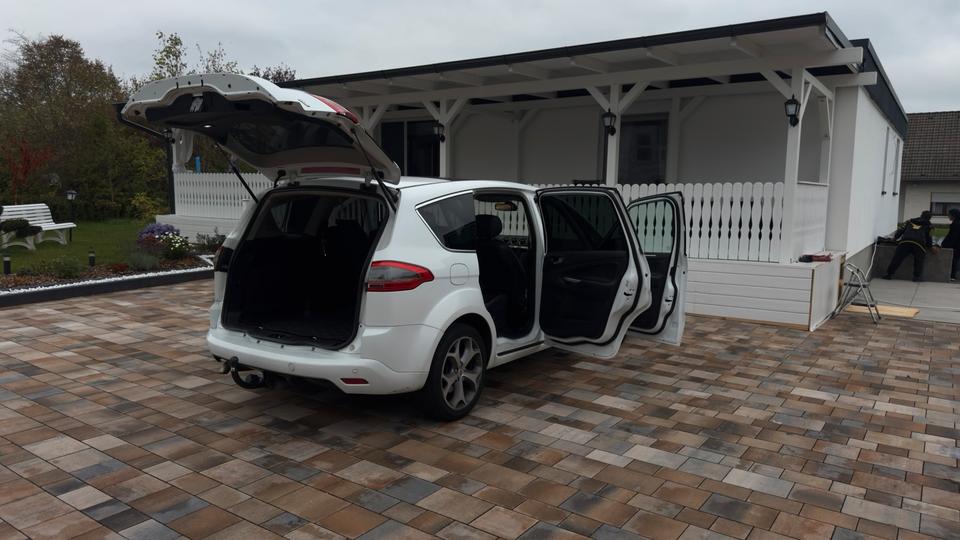 Ford S-Max 2010 — photo 13