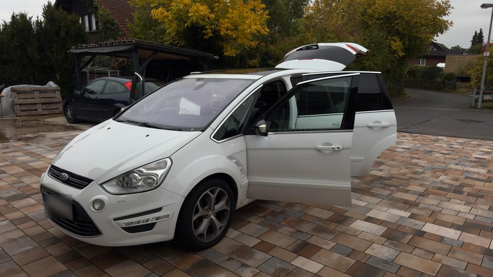 Ford S-Max 2010 — photo 16