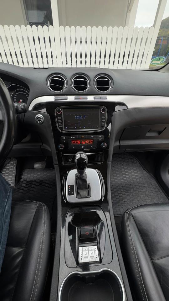 Ford S-Max 2010 — photo 7