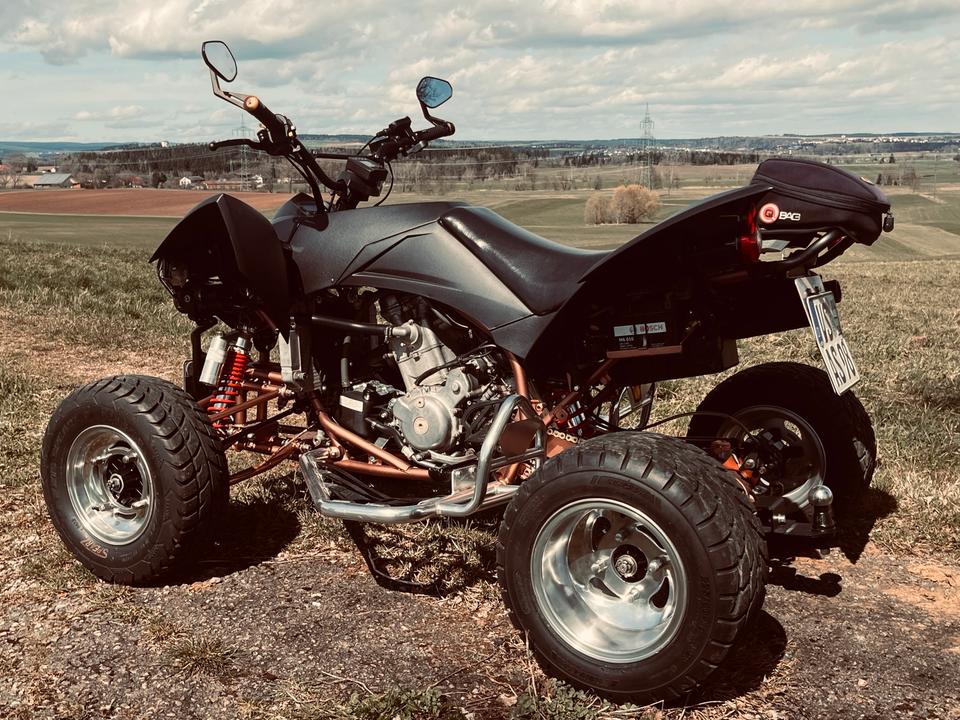 Weitere Motorräder Quad SMC CANYON 2010 — rear view