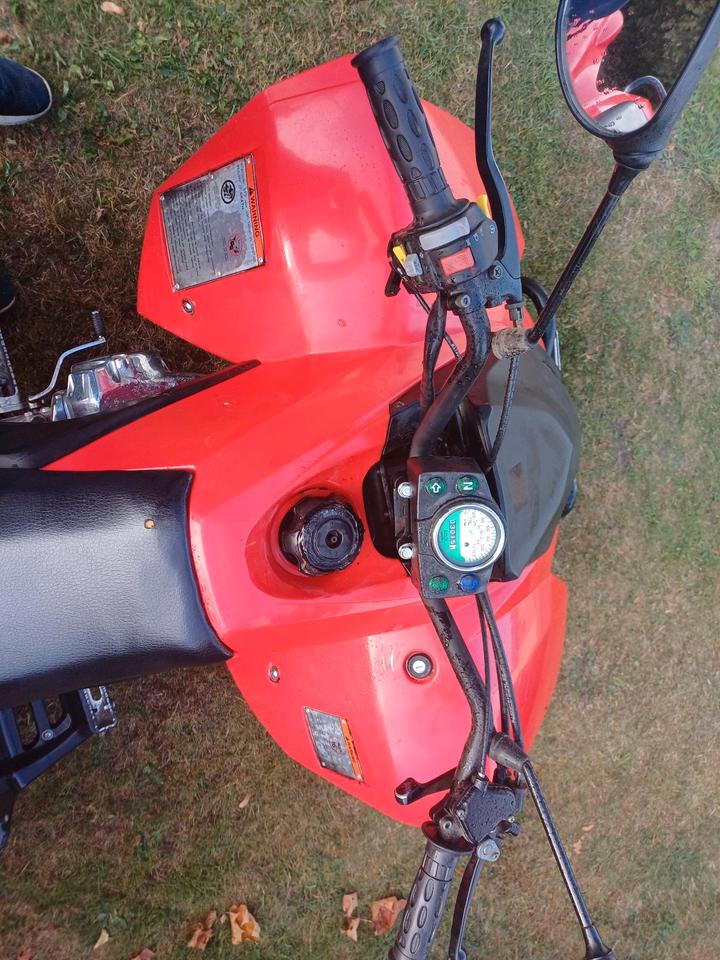Weitere Motorräder Derbis SM 1A 250 CCM 2005 — interior