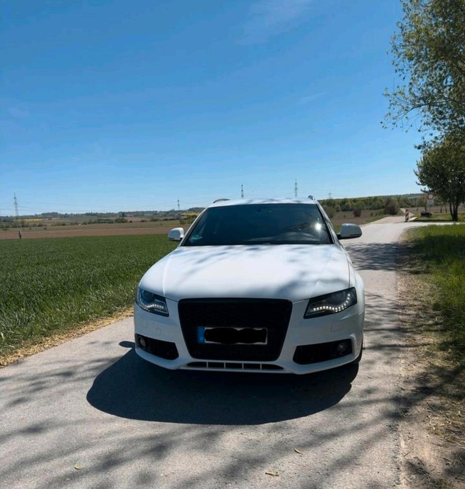 Audi A4 2009 — салон