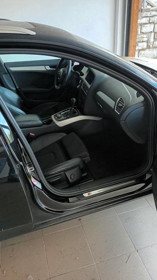 Audi A4 2011 — engine