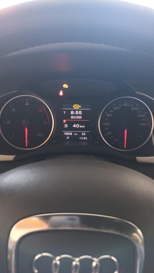 Audi A4 2011 — photo 8