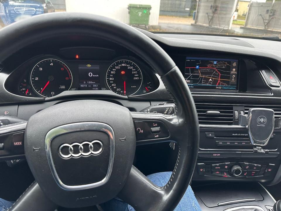 Audi A4 2008 — салон