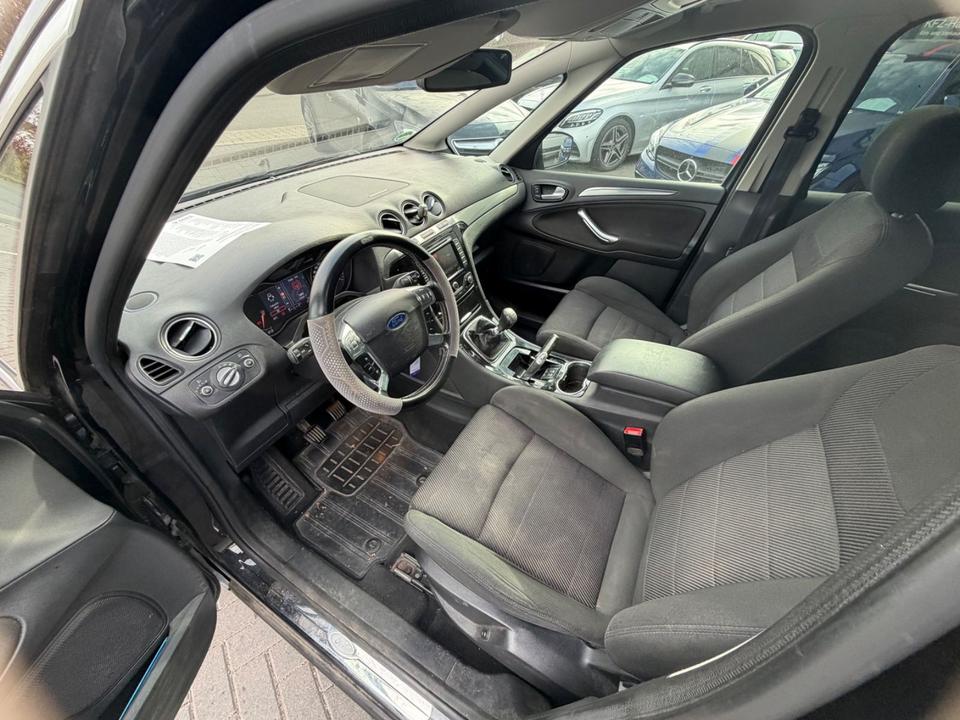 Ford S-Max 2011 — photo 10