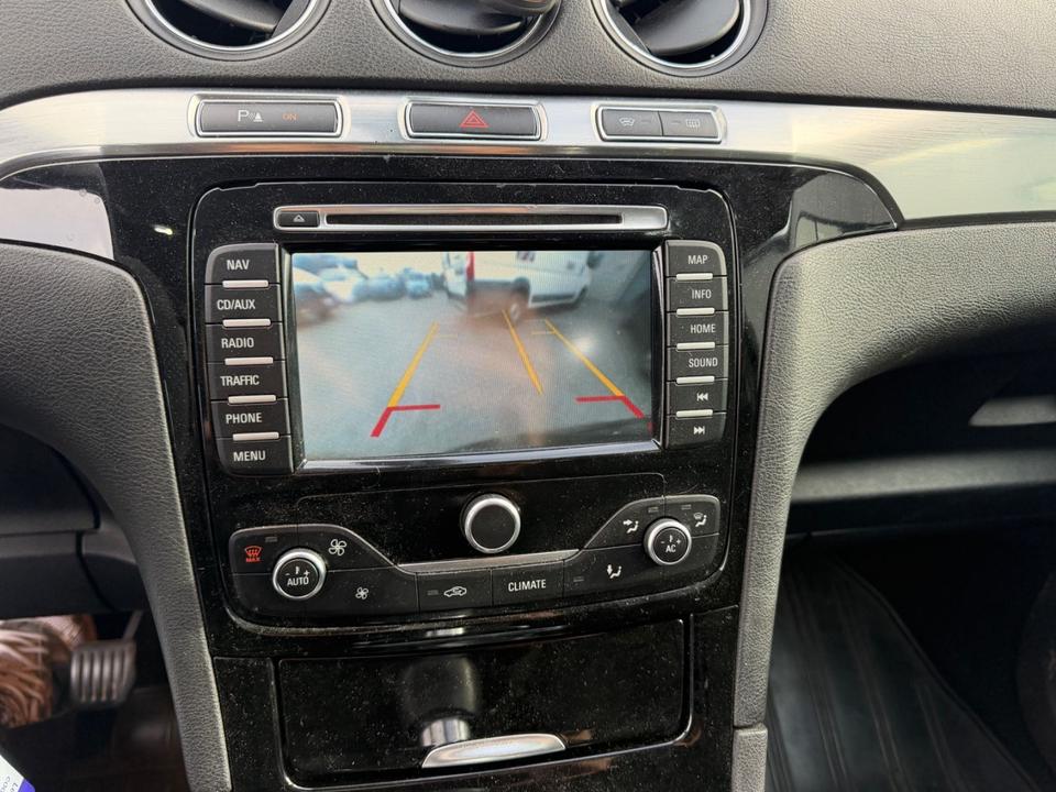 Ford S-Max 2011 — photo 11
