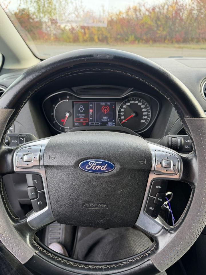 Ford S-Max 2011 — photo 12