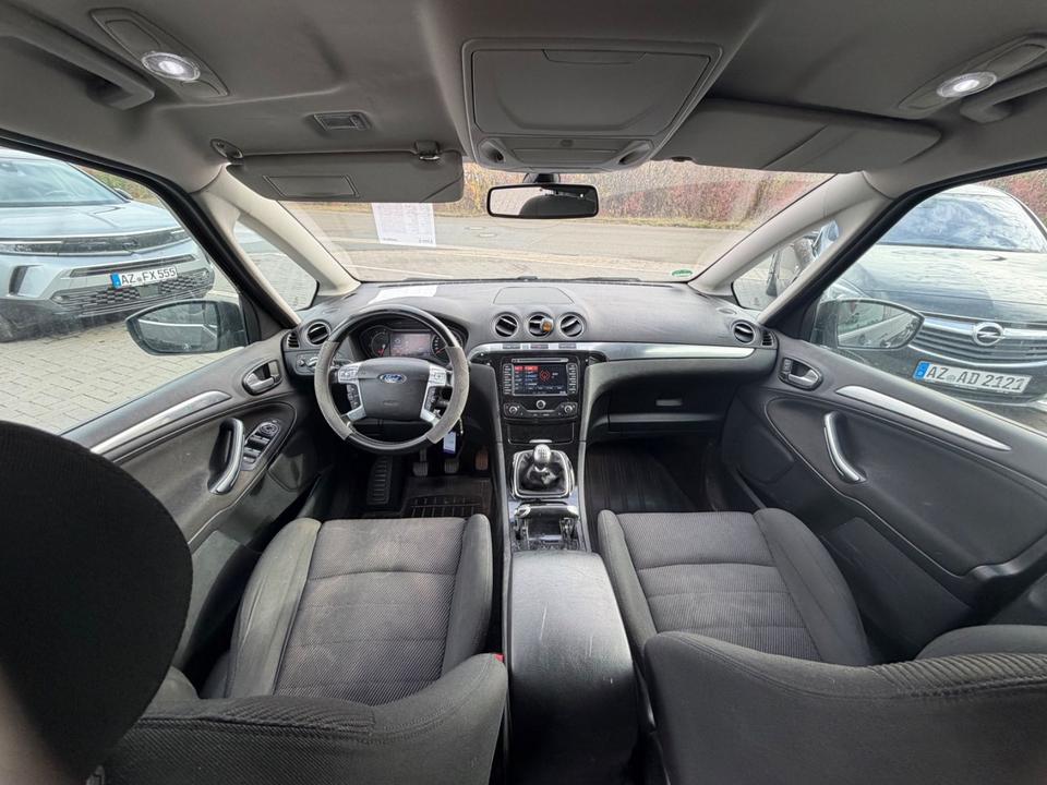 Ford S-Max 2011 — photo 9