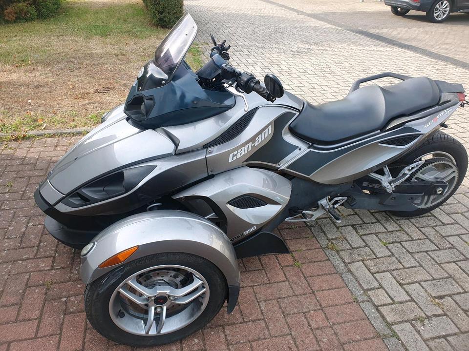  Can am Spyder RS 2011 — rear view