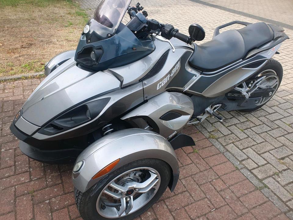  Can am Spyder RS 2011 — interior