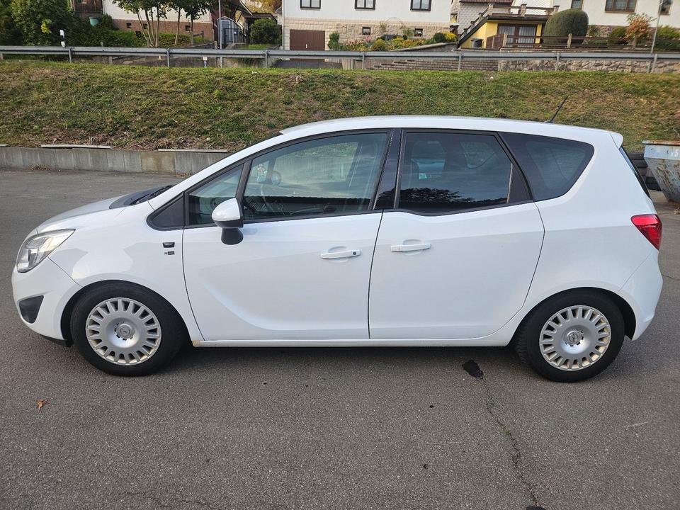 Opel Meriva 2012 — interior