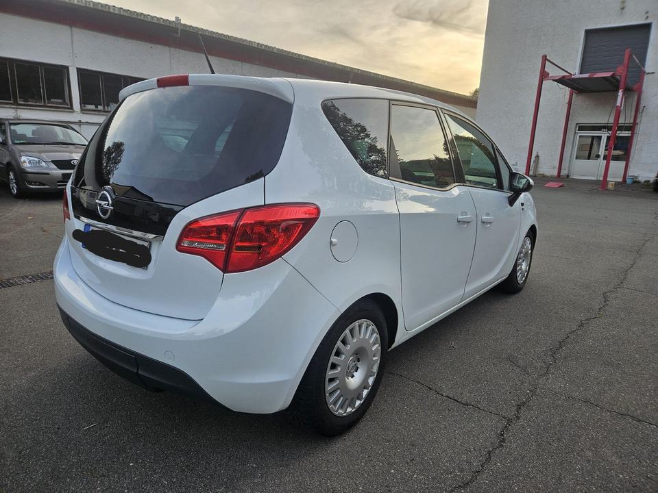 Opel Meriva 2012 — engine