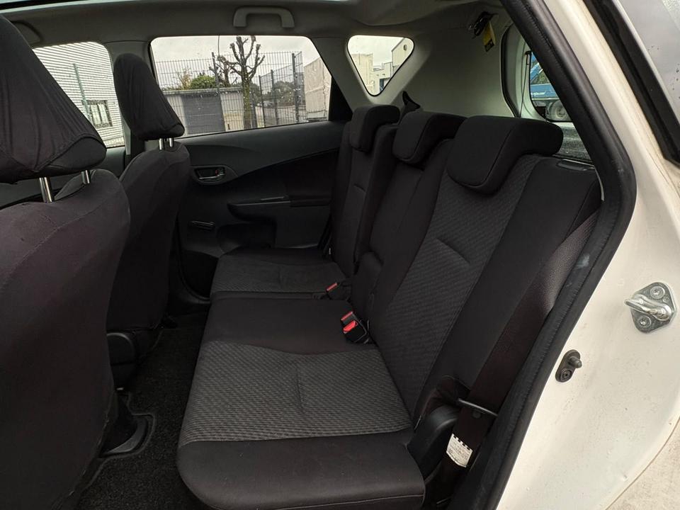 Toyota Verso 2011 — photo 12