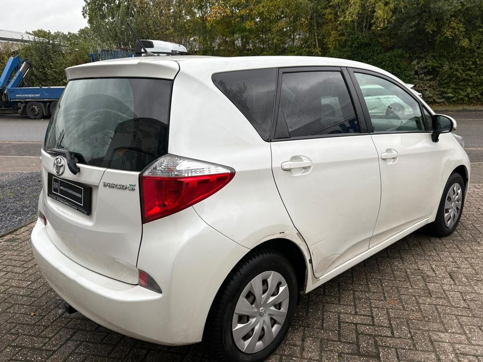 Toyota Verso 2011 — photo 5